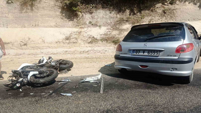 Domaniç’te motosiklet ile otomobilin çarpışması sonucu 2 kişi yaralandı