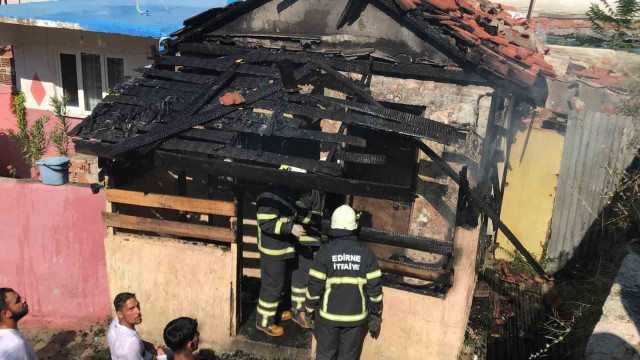 Edirne’de çıkan yangında evi küle dönen kadın gözyaşlarına boğuldu