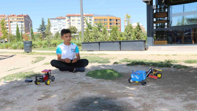 Evinde internet, telefonunda sosyal medya olmayan çocuk kendi elektronik oyuncaklarını imal ediyor