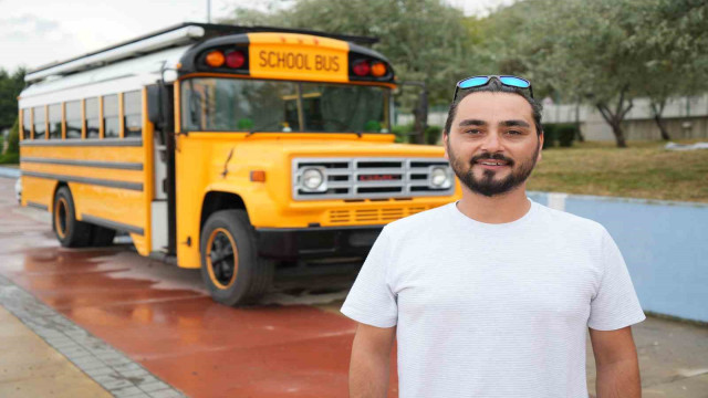 Filmden esinlenerek yaptığı hayalindeki ’School Bus’ ile dünya turuna çıktı