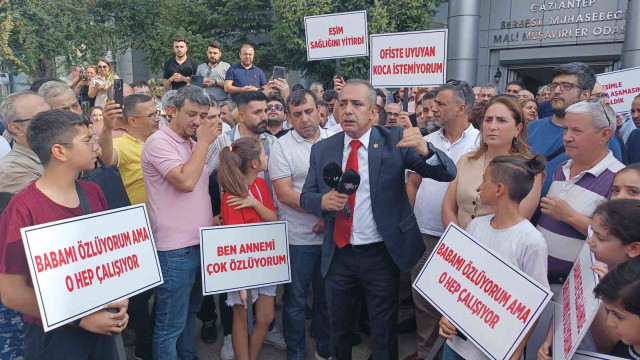 Gaziantep’te çalışma koşullarına sitem eden mali müşavirler ruhsat yaktı