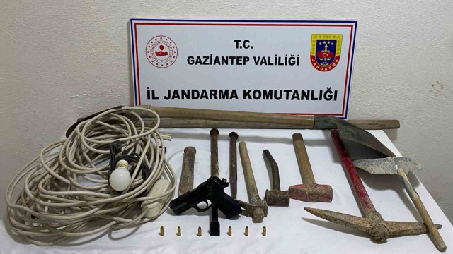 Gaziantep’te kaçak kazı yapan 4 şüpheli yakalandı