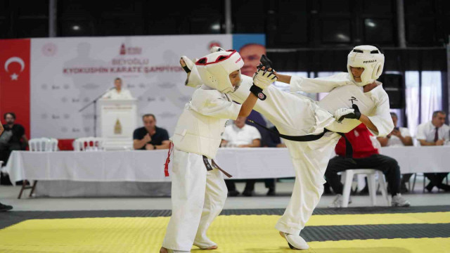 Genç karateciler, Beyoğlu Kyokushin Karate Şampiyonası’nda yarıştı