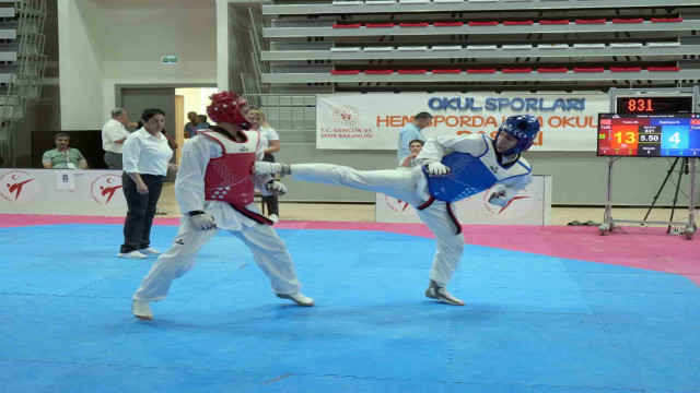 Gençler Taekwondo Türkiye Şampiyonası sürüyor