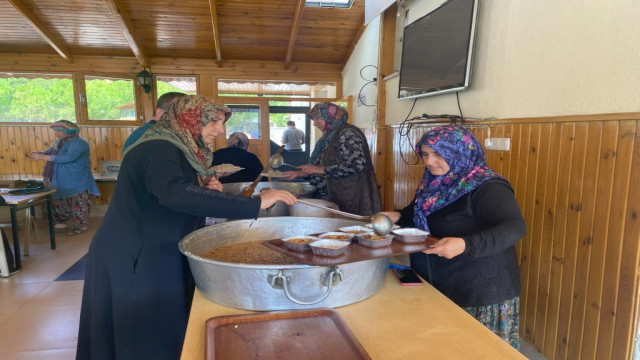 Gölpazarı Öğretmenevi Müdürlüğü’nden aşure ikramı