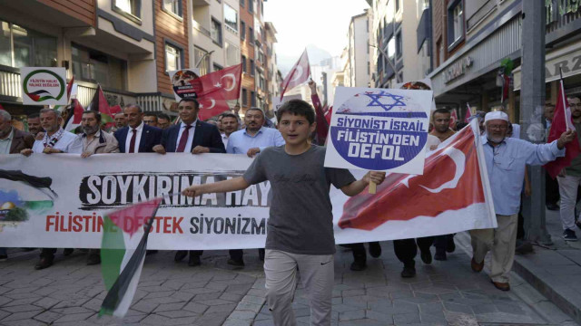 Gümüşhane’de yüzlerce kişi Filistin için yürüdü