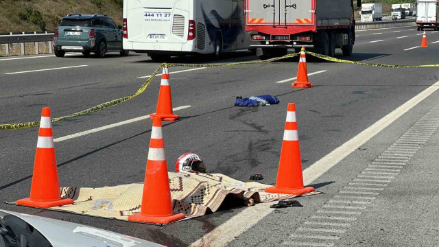 Hız tutkunu motosiklet sürücüsü bariyerlere çarparak hayatını kaybetti