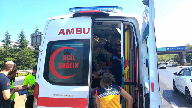 İçinde anne ve bebek olan yenidoğan ambulansı kazaya karıştı: 1 yaralı