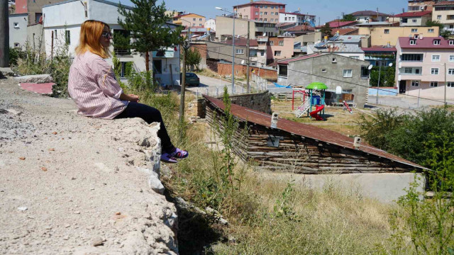 İstinat duvarı yapılmasını isteyen mahalle sakinlerinden belediyeye sert tepki: ”Burası mahrumiyet bölgesi mi?”