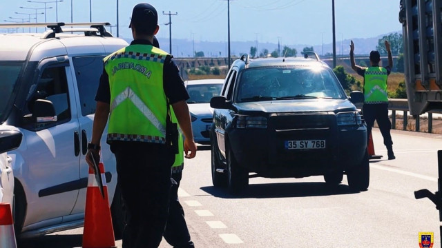 Jandarma yol kontrollerinde 468 kişiyi yakaladı