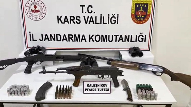 Kağızman’da Kaleşnikov ve mühimmat ele geçirildi