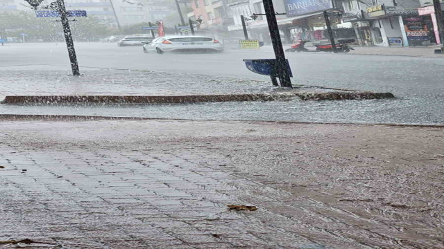 Karadeniz Ereğli’de aniden bastıran yağmur zor anlar yaşattı