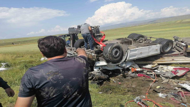 Kars’ta tırda sıkışan sürücüyü AFAD kurtardı