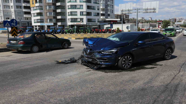 Kastamonu’da iki otomobil çarpıştı: 2 yaralı