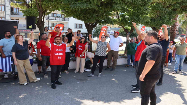 Kemalpaşa ve Çiğli belediyelerinden çıkarılan işçilerin eylemi sürüyor