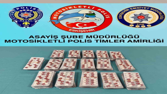 Kontrol amaçlı durdurulan araçtan 885 adet sentetik hap ele geçirildi