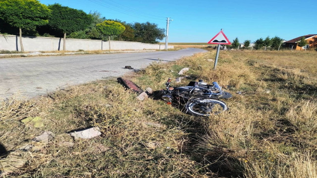 Konya’da motosiklet devrildi, sürücü yaralandı