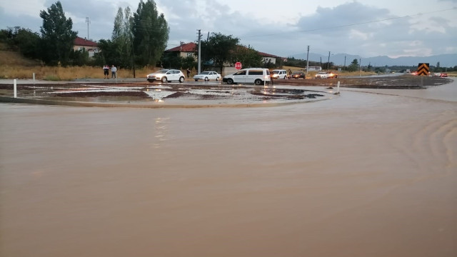 Konya’da sağanak ulaşıma engel oldu