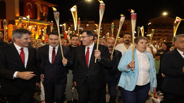 Kütahya’da 2 bin 543 meşaleyle fener alayı düzenlendi