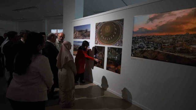 Malezya İslam Sanatları Müzesinde fotoğraf sergisi açıldı