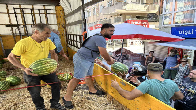 Maltepe’de 25 ton karpuzu ücretsiz dağıttı