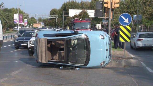 Maltepe’de kontrolden çıkan otomobil yan yattı