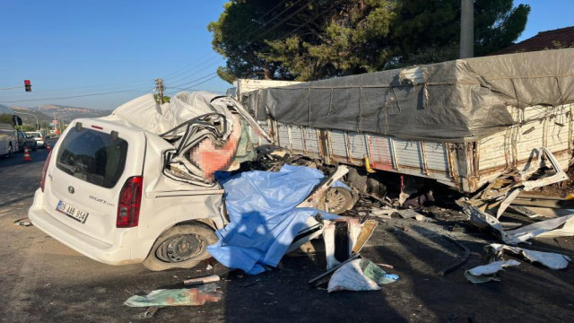 Manisa’da 4 kişinin öldüğü kazanın güvenlik kamerası ortaya çıktı