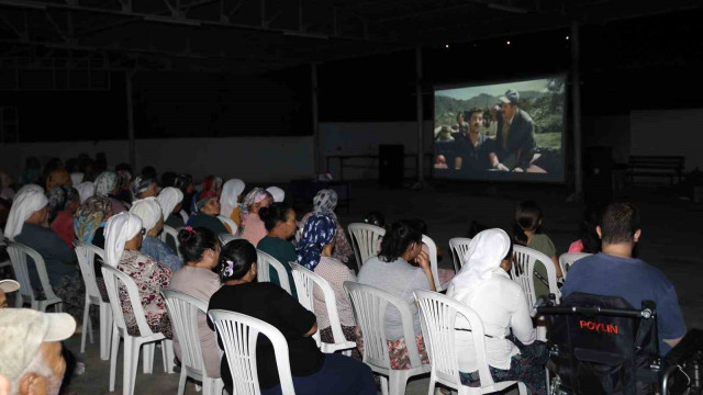 Menteşe’de açık hava sinema günleri Çamoluk Mahallesi’nde başladı