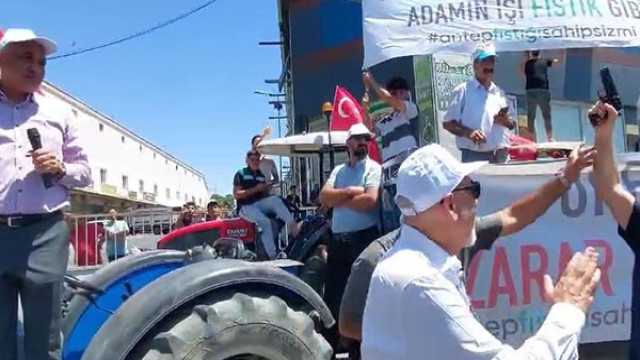 Milletvekili konuşurken yanına yaklaşan şahıs havaya ateş etti