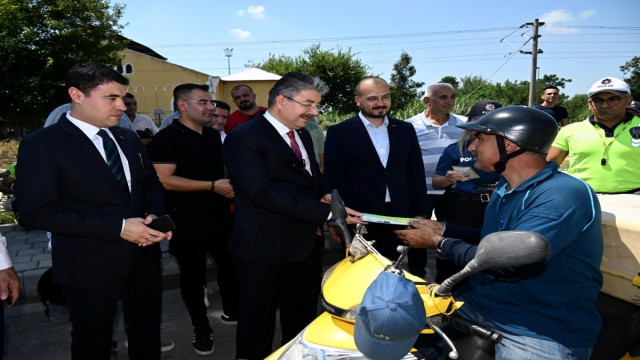 Osmaniye’de ”Ceza Yok, Kask Var” mottosuyla motor sürücülerine kask dağıtıldı