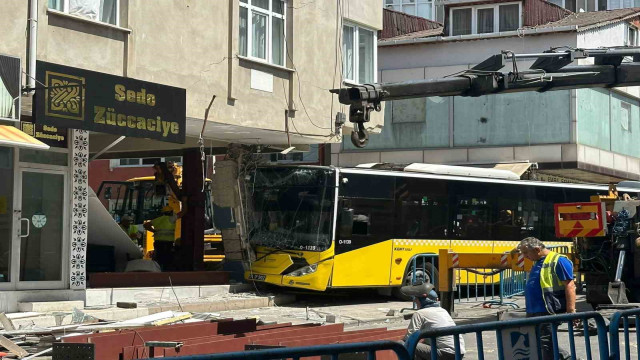 Pendik’te İETT otobüsünün çarptığı binada güçlendirme çalışmaları devam ediyor