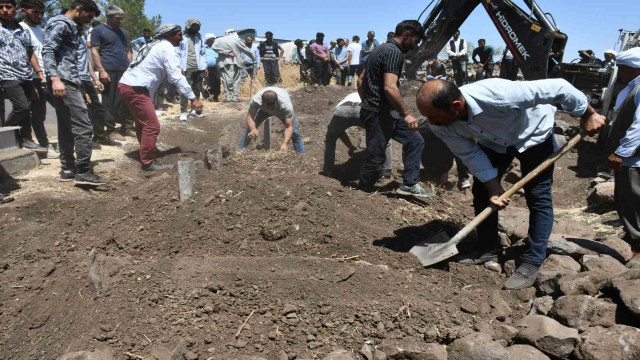 Şanlıurfa’daki kazada vefat eden 5 çocuk Siverek’te yan yana toprağa verildi