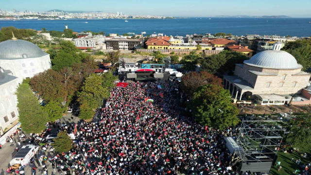 ”Şehit Heniyye’den Son Çağrı” mitingi için binlerce kişi Ayasofya Meydanı’nda toplandı