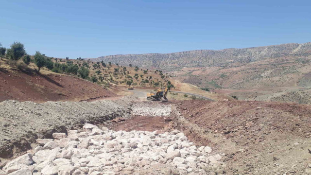 Siirt’te heyelan nedeniyle kapanan yol trafiğe açıldı