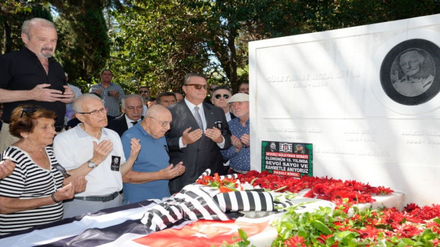 Süleyman Seba, kabri başında anıldı