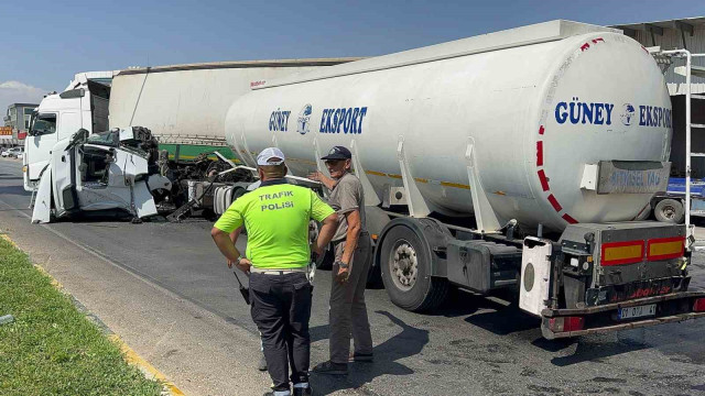 Tali yoldan çıkan tır ile yakıt ikmal aracı çarpıştı