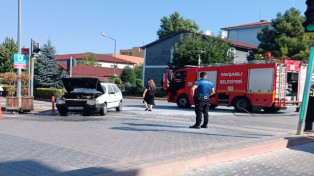 Tavşanlı’da hareket halindeki otomobilde yangın çıktı