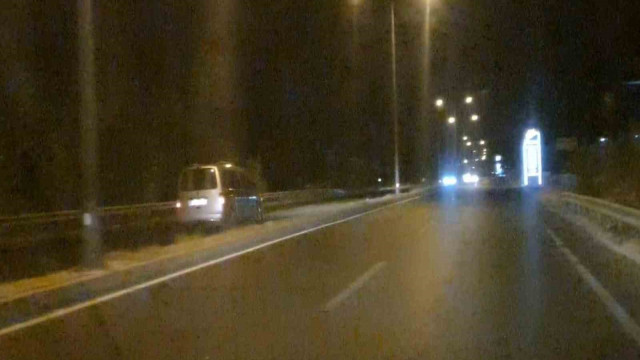 Ters şeritte 2 kilometre gitti, trafiği birbirine kattı