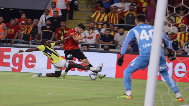 Trendyol Süper Lig: Göztepe:0 - Fenerbahçe:2 (İlk yarı)