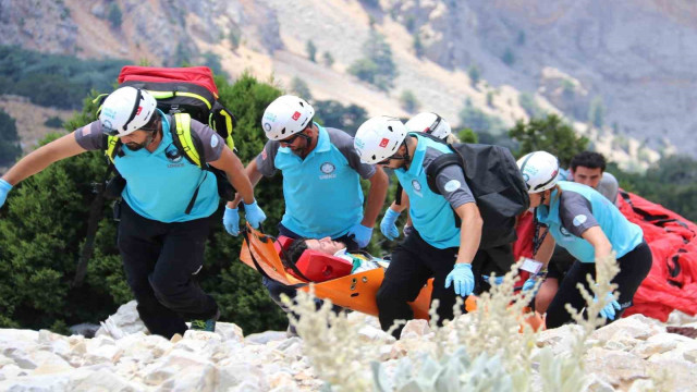 UMKE ekipleri Babadağ’da paraşüt kazası kurtarma tatbikatı gerçekleştirdi