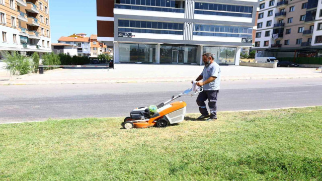 Uşak Belediyesinin bakım ve temizlik çalışmaları sürüyor