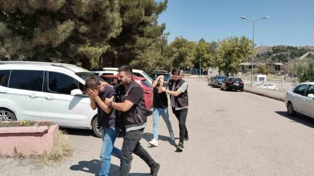 Uyuşturucu ile yakalanan şüphelinin yakınından polise: ”Elinize sağlık”