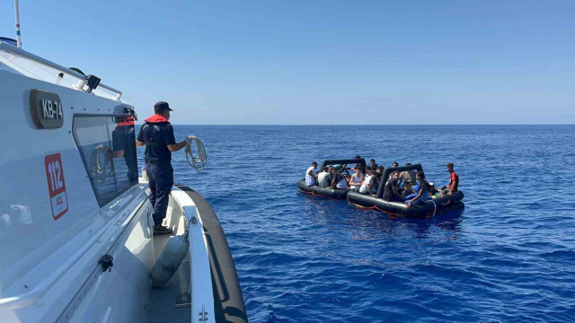 Yunanistan’ın geri ittiği 18 düzensiz göçmen kurtarıldı