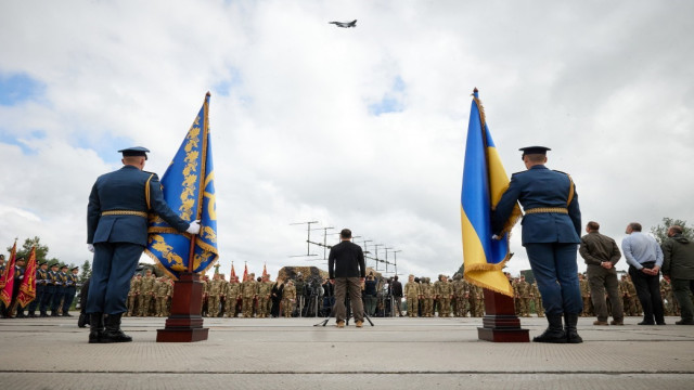 Zelenskiy: ”F-16’lar Ukrayna’da”