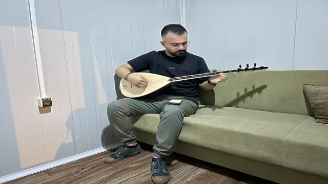 Depremzede öğretmenden Narin için yürek yakan türkü