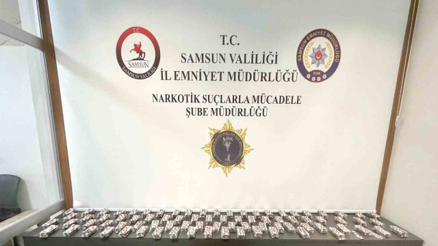 Geceleyin bekçilerin boş arazide fark ettiği koliden 4 bin 47 adet uyuşturucu hap ele geçirildi