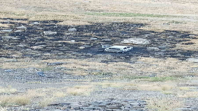 Hakkari’de alev alan otomobil kullanılamaz hale geldi