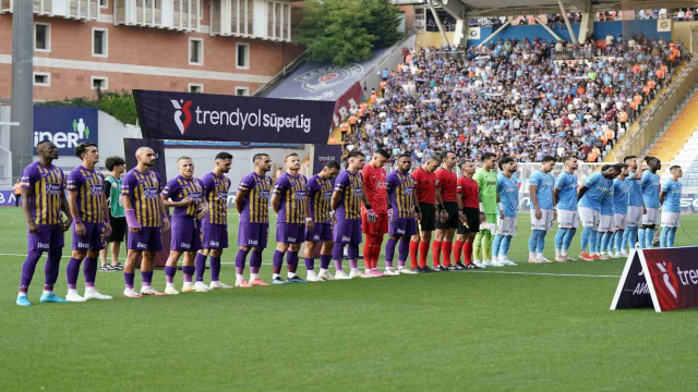 Trendyol Süper Lig: Eyüpspor: 0 - Trabzonspor: 0 (İlk yarı)