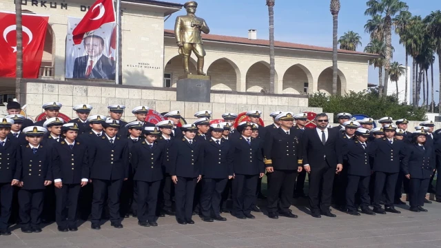 Genç Denizciler Atalarını Saygıyla Andı