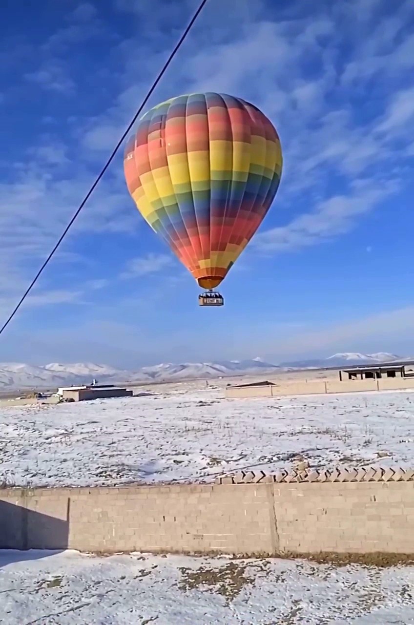 Soğanlı’dan havalanan sıcak hava balonları Niğde’ye indi